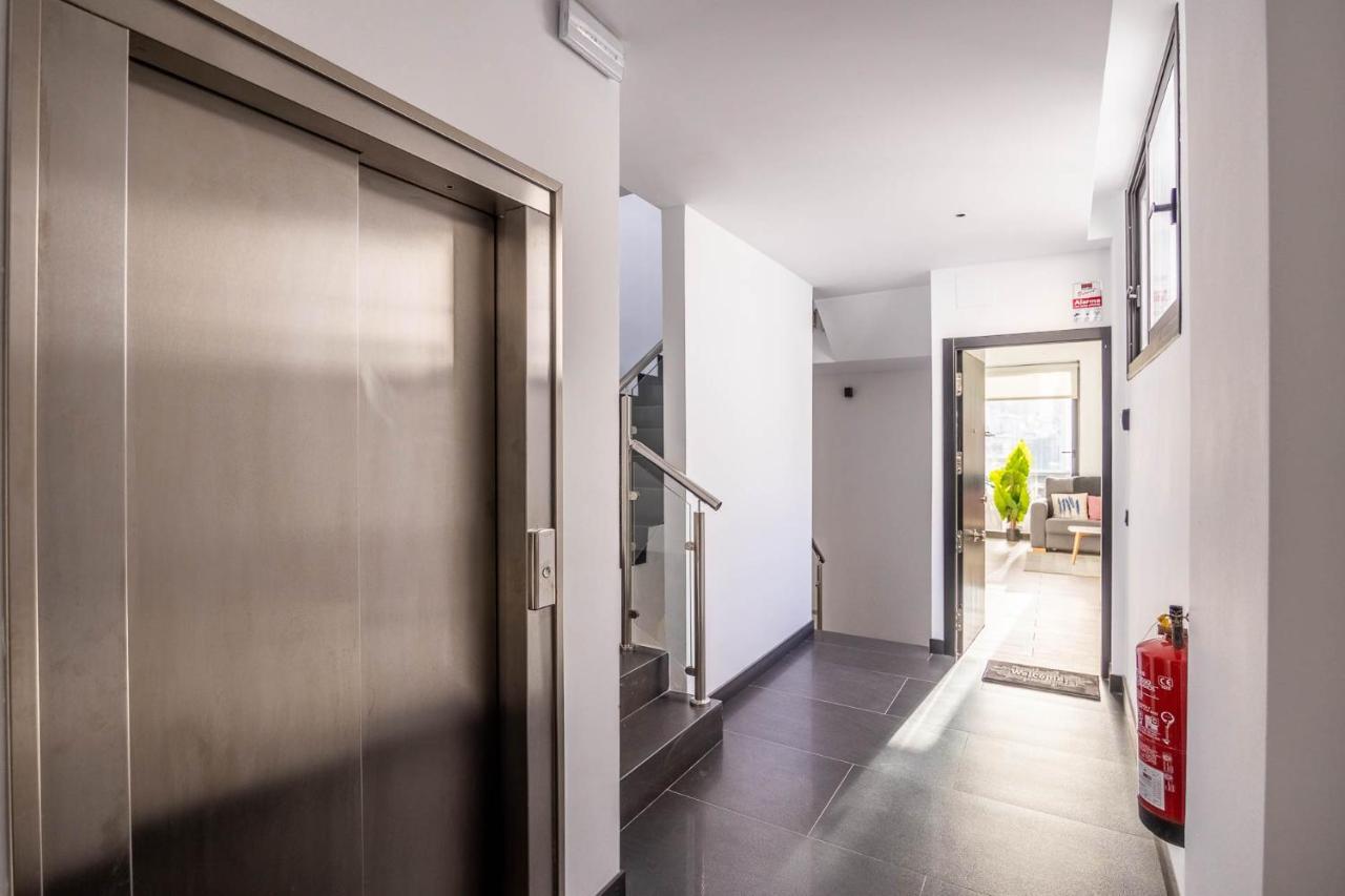 Nervion Suites 1 - Vacacional Sevilla ภายนอก รูปภาพ